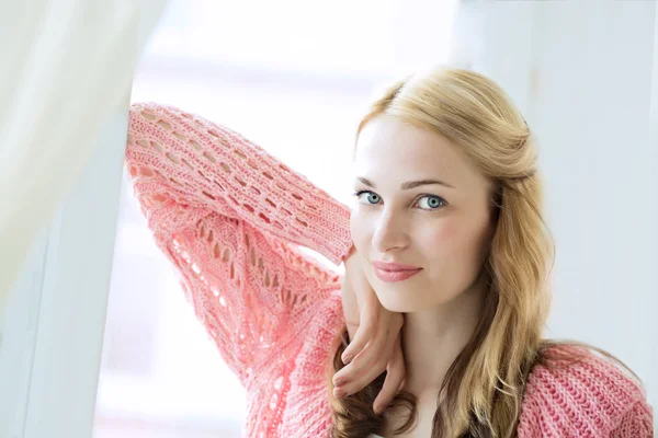 Portrait of a beautiful female model on white background — Stock Photo, Image