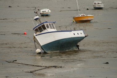 gemi yalan tarafında düşük tide