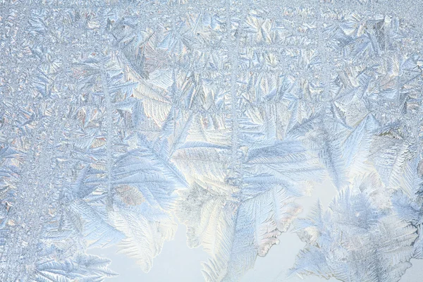 Frostiges natürliches Muster am Winterfenster lizenzfreie Stockbilder