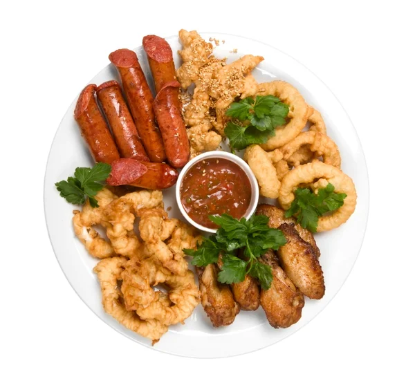 Saucisse grillée avec sauce et poulet — Photo