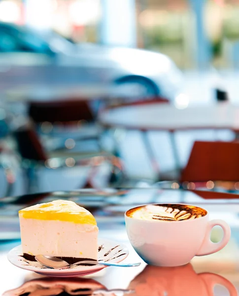 bir fincan kahve. Açık kafe.