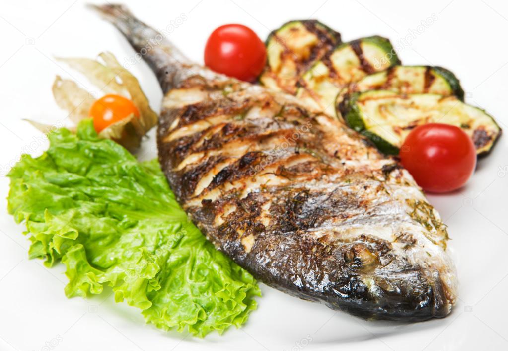 Grilled fish with vegetables