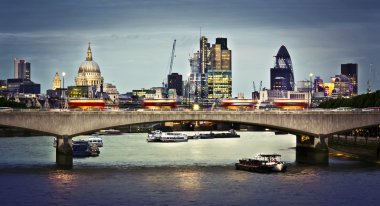 Londra alacakaranlıkta