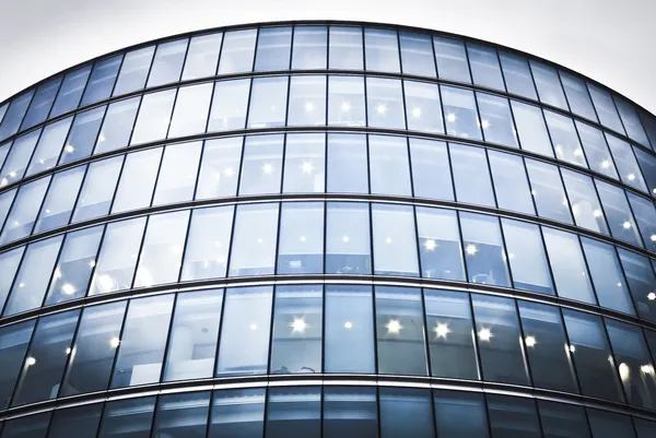 Edificio de oficinas futurista — Foto de Stock