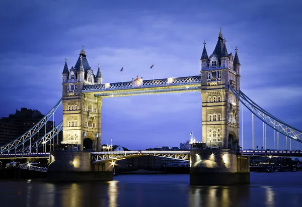 Tower Bridge o zmierzchu — Zdjęcie stockowe