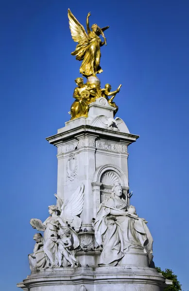 Buckingham Sarayı dışındaki Victoria Anıtı, Londra — Stok fotoğraf