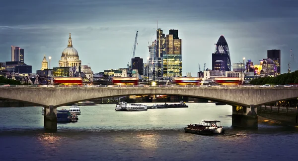 Ciudad de Londres al atardecer — Foto de Stock