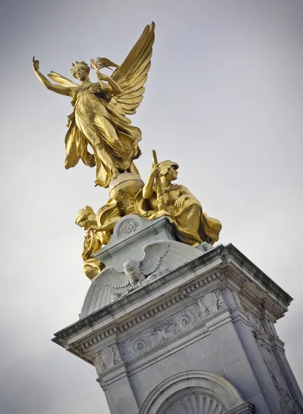 Buckingham Sarayı dışındaki Victoria Anıtı, Londra — Stok fotoğraf