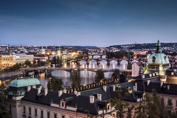 Prag på twilight — Stockfoto