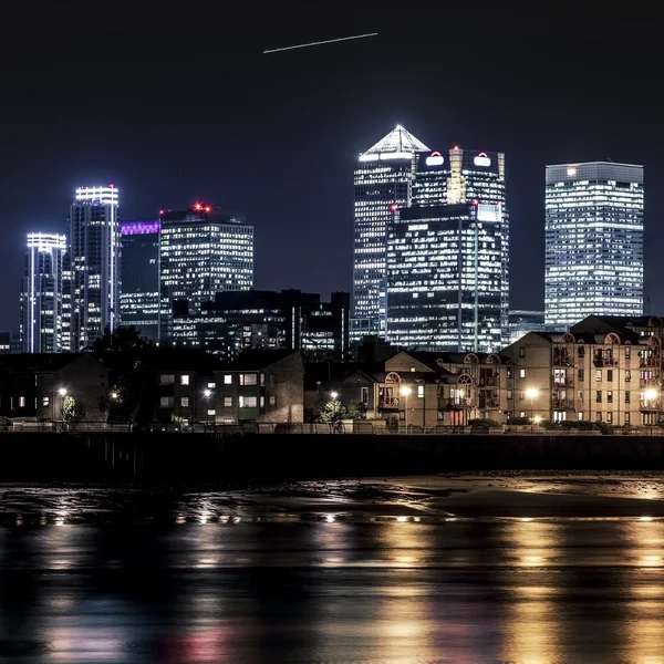 Canary wharf v soumraku — Stock fotografie