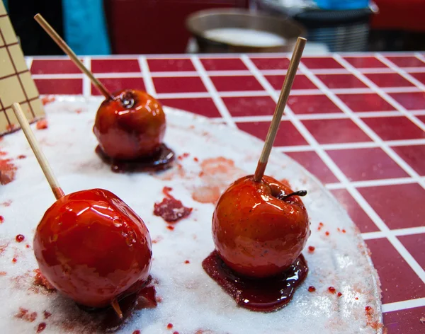 Three red toffee love apples at market. — Stock Photo, Image