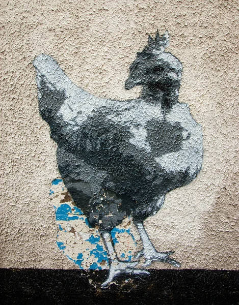 Graffitis de poulet sur le mur comme on le voit — Photo