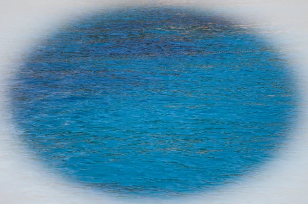 Kék tenger felszíne hullámokkal — Stock Fotó
