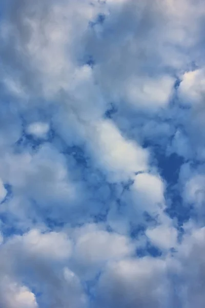 Ruhige Wolken — Stockfoto