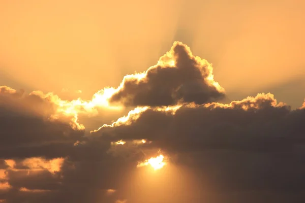 天の黄金の夕日 — ストック写真