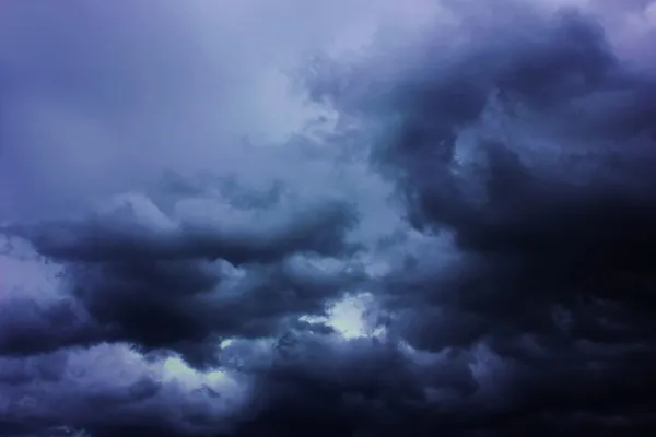 Nubes de tormenta oscura — Foto de Stock