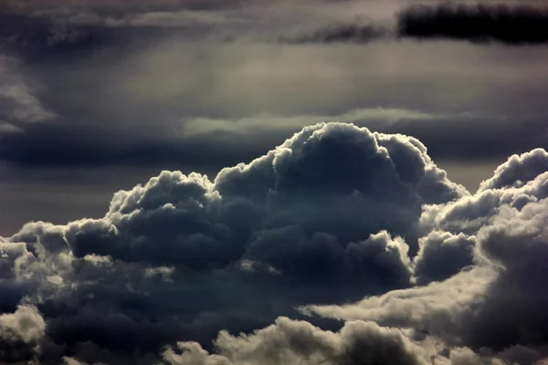 Nuvens escuras — Fotografia de Stock