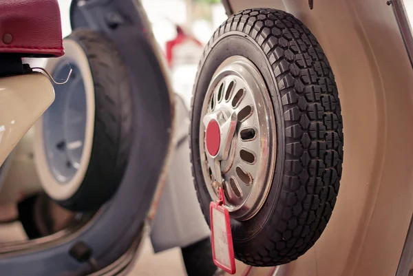 Neumático de repuesto de motocicleta — Foto de Stock