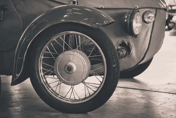 Detail of front wheel of vintage car — Stock Photo, Image