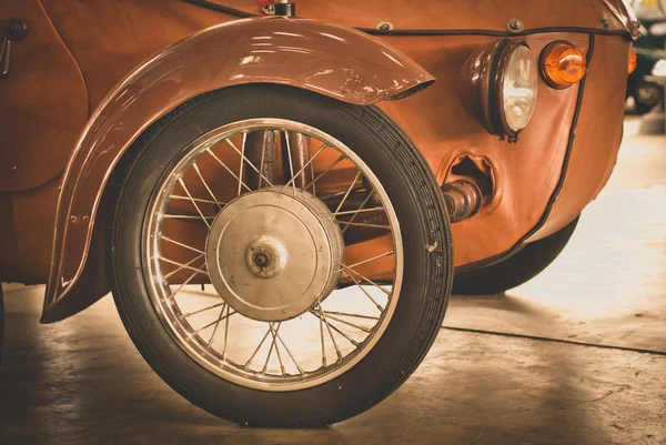 Detail of front wheel of vintage car — Stock Photo, Image