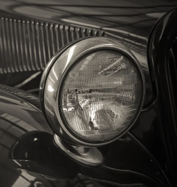 アンティークの車のヘッドライト — ストック写真