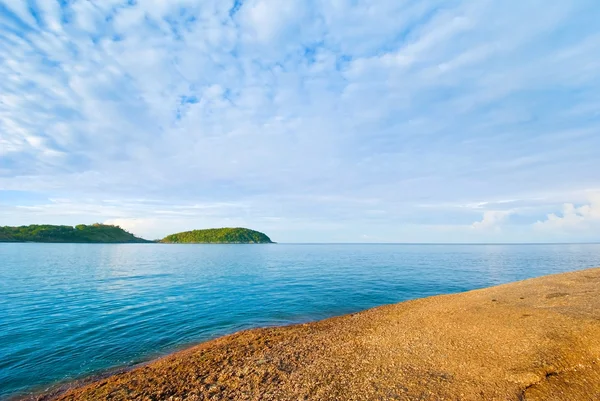 아름 다운 열 대 바다 바위 해안, 푸 켓 섬 — 스톡 사진