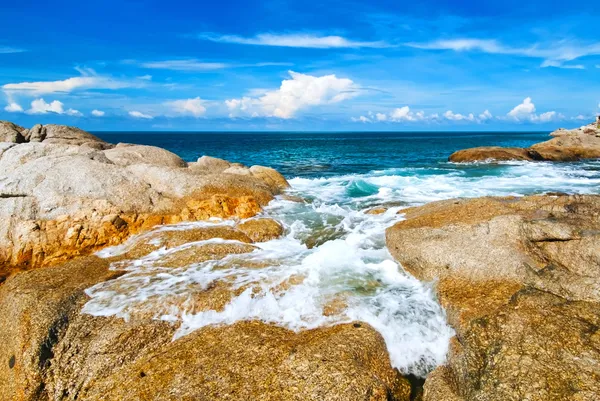 Beautiful tropical seascape rocky seacoast,Phuket Island — Stock Photo, Image