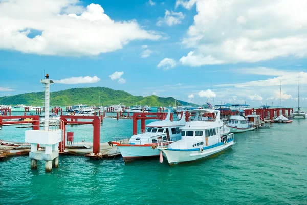 chalong bay iskelede