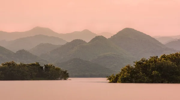 熱帯雨林、ケーン ・ クラチャーン （p563） タイ — ストック写真