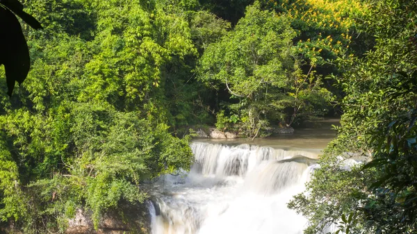 Cascada de Suwat, Parque Nacional Khao Yai Tailandia —  Fotos de Stock