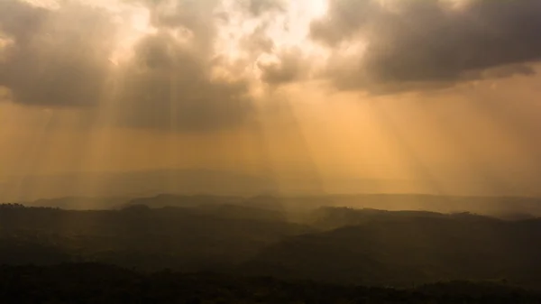 Juiste gezichtspunt lag aan phu hin rong kla nationaal park, phitsanul — Stockfoto