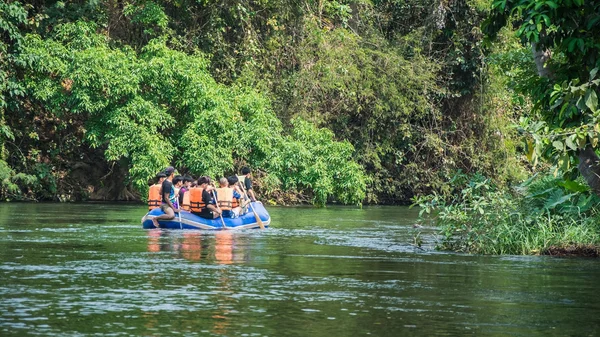 Rafting na divoké vodě — Stock fotografie