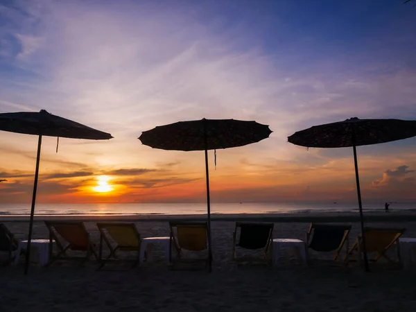 Deštník Židle Silueta Pláži — Stock fotografie