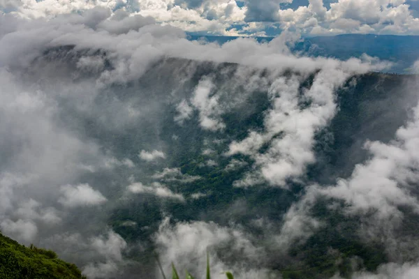 Хмари Туман Покривають Вершини Гір Тропічні Дощові Ліси Таїланд — стокове фото