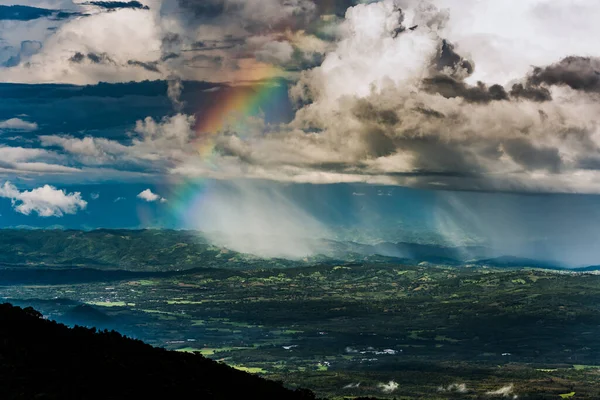 Chmurne Niebo Tęcza Pojawiły Się Górze Tajlandii — Zdjęcie stockowe