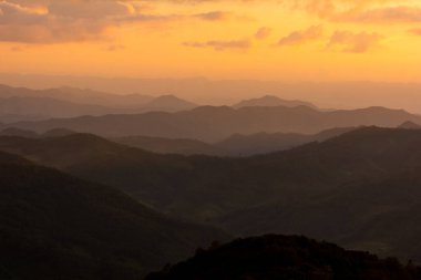 Güzel manzara, dağ katmanları, Kuzey Tayland