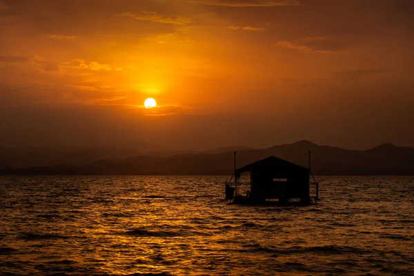 Sunset Beautiful Scenery Mountains Dams Large Reservoirs Floating Rafts — Foto de Stock