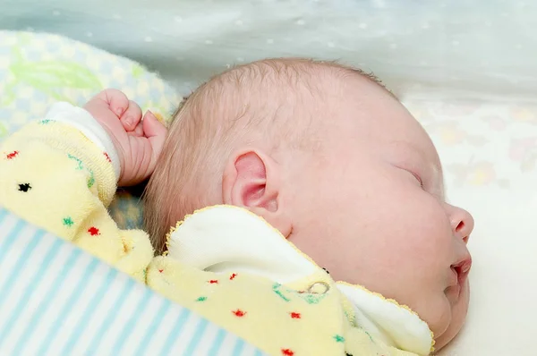 Bambino appena nato dorme — Foto Stock