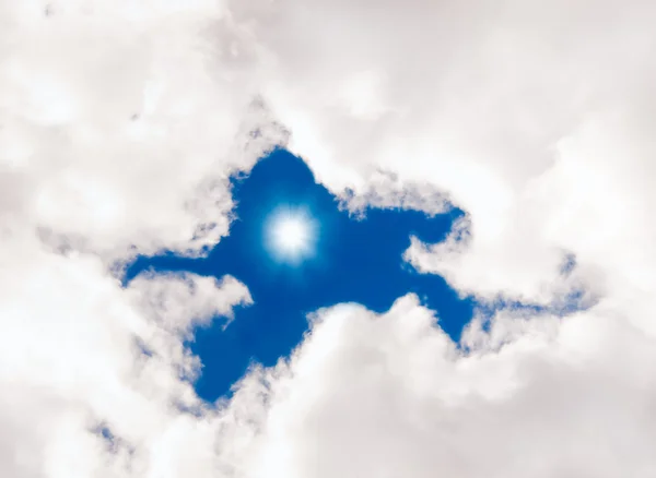 Słońce w chmurach — Zdjęcie stockowe