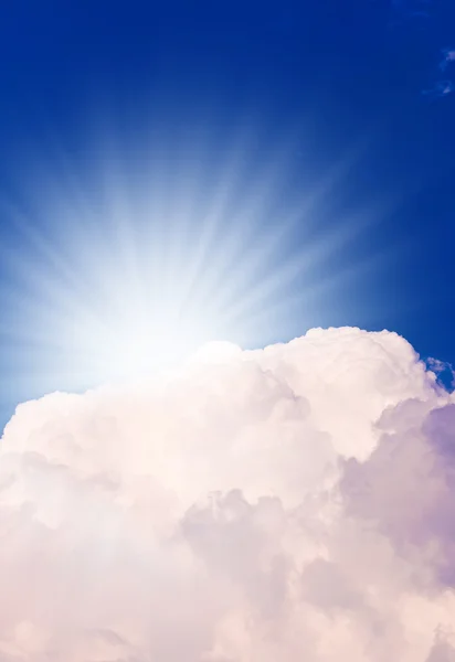 Słońce w chmurach — Zdjęcie stockowe
