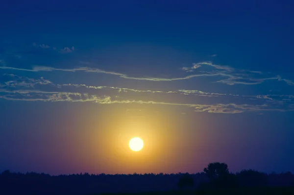 Zonsondergang in de wolken — Stockfoto