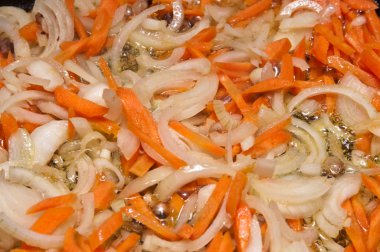 kavrulmuş havuç ve soğan