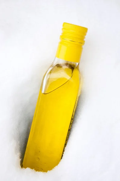 Flaska i snön — Stockfoto