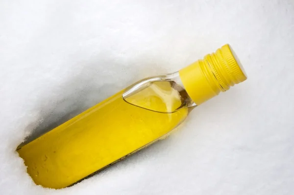 Bottiglia nella neve — Foto Stock