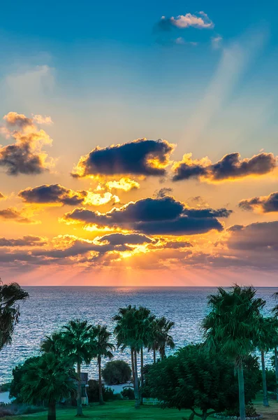 Puesta de sol sobre el mar —  Fotos de Stock