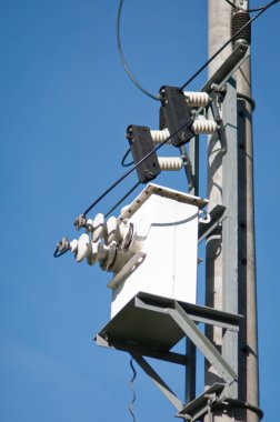 Bir çizgi yüksek volt