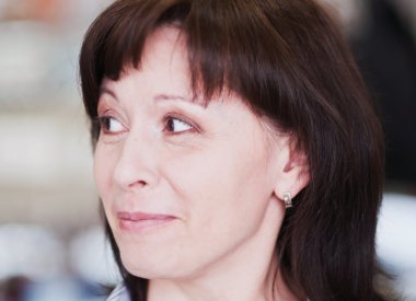 Orta yaşlı kadın.