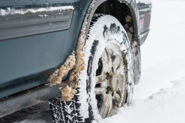 Roda na neve — Fotografia de Stock