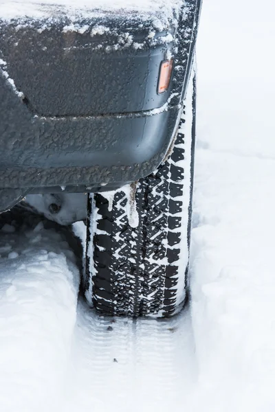 Hjul i snøen – stockfoto