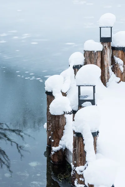 Berth with a chain in the snow — Stock Photo, Image